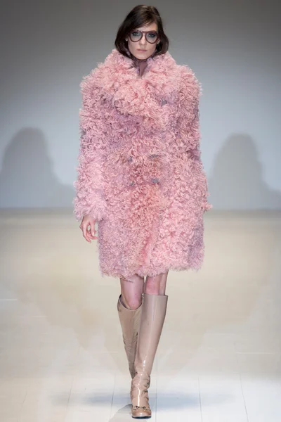 Look 18